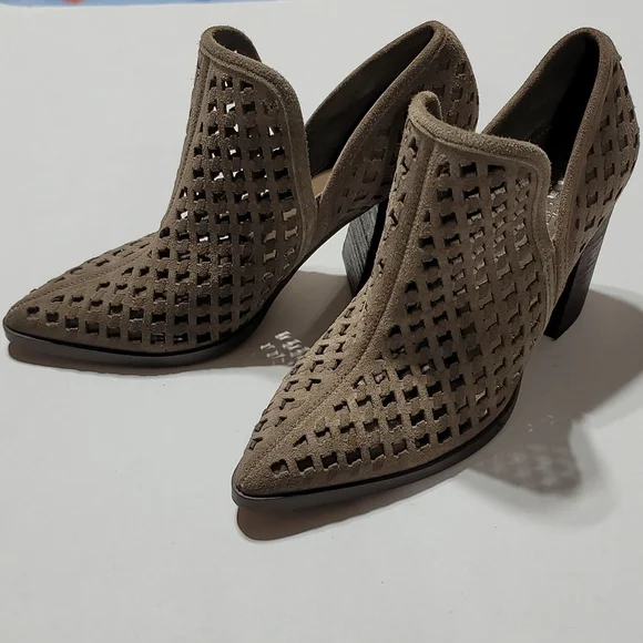 VINCE CAMUTO Brown Suede Ankle Boots Womens High Heel Booties Size 8M - Picture 16 of 16